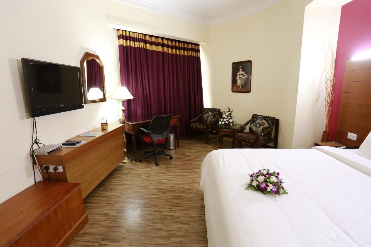 Presidency Kochi City Centre Exterior photo
